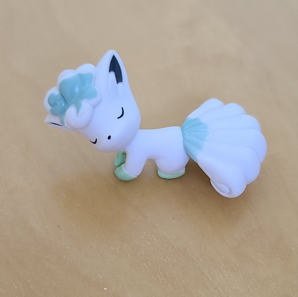 Pokémon Sleeping Alolan Vulpix Cable Protector - Picture 2 of 7